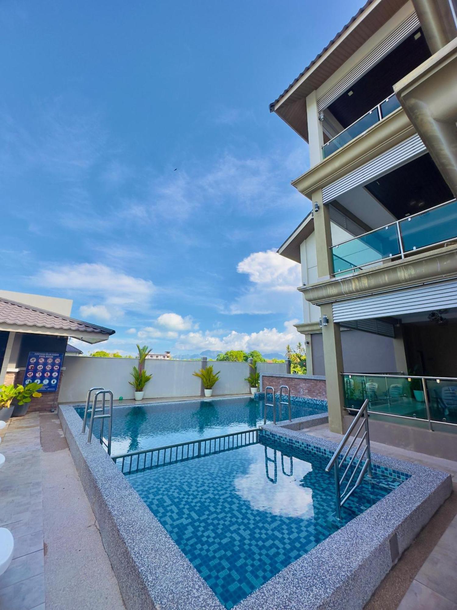 Grand Village Inn Pantai Cenang (Langkawi) Exterior foto